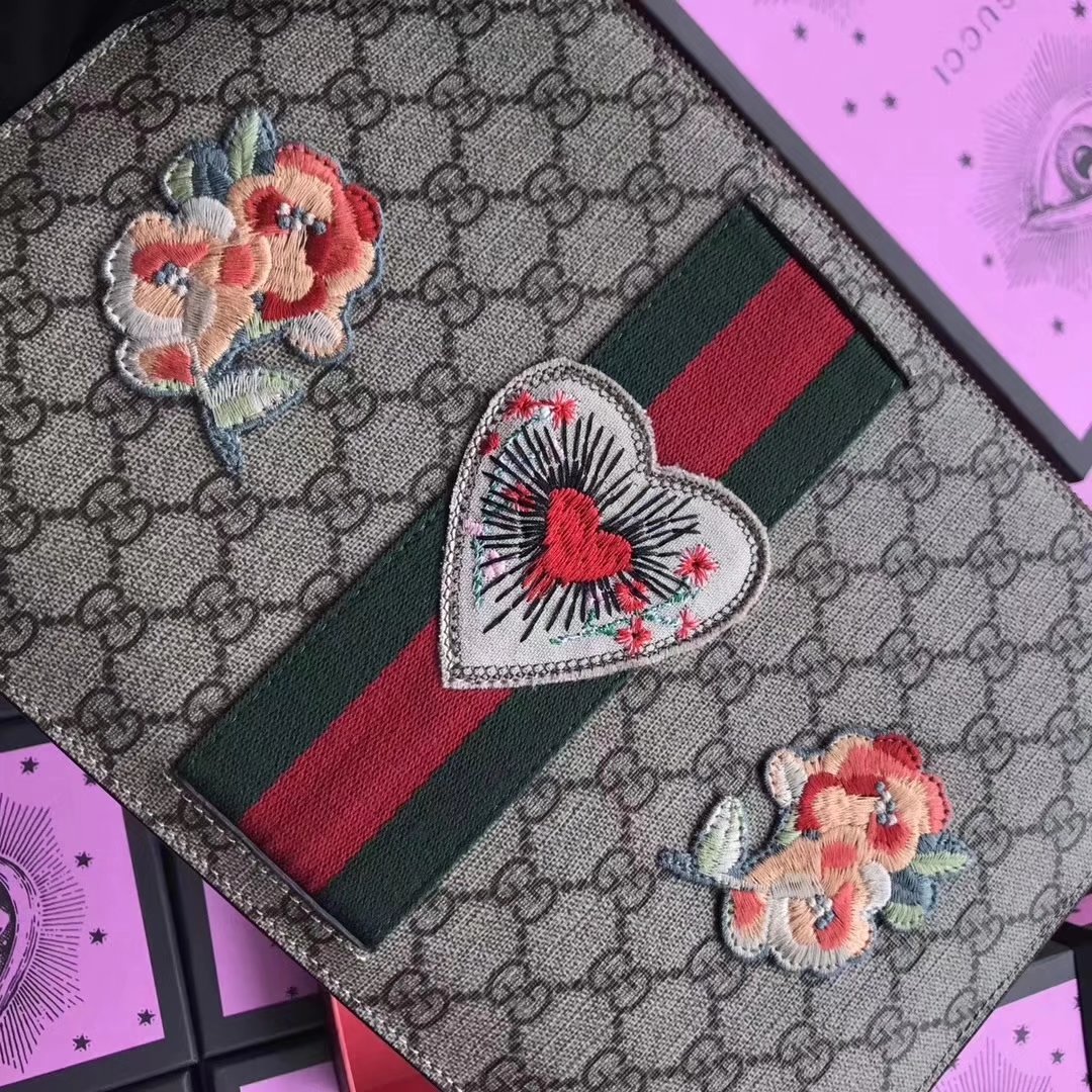 Gucci 鈥庘€?31416 Embroidered GG Supreme Women Pouch Flower and Heart