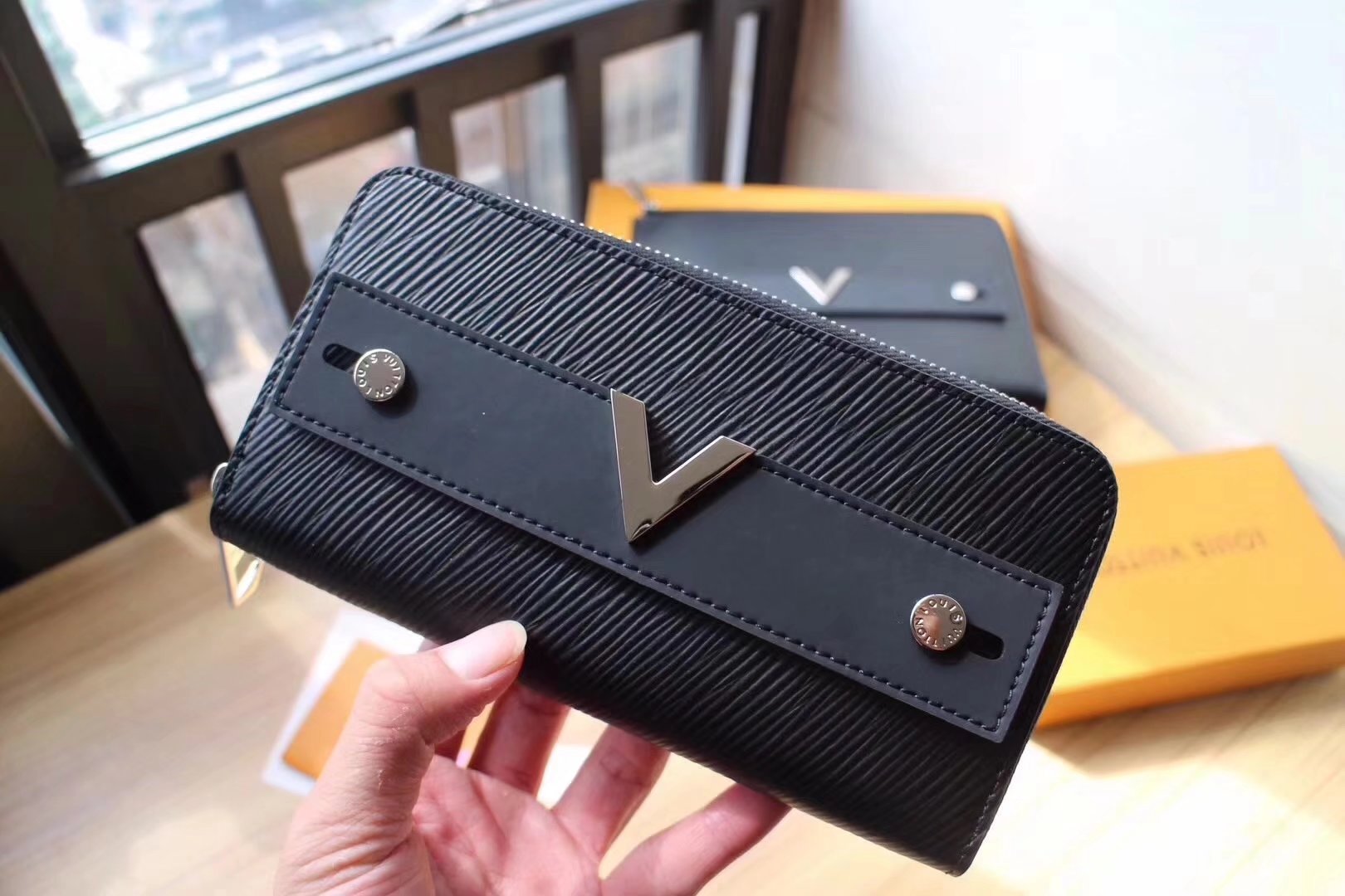 Louis Vuitton M62522 Edgy Zippy Women Wallet Epi Leather Black