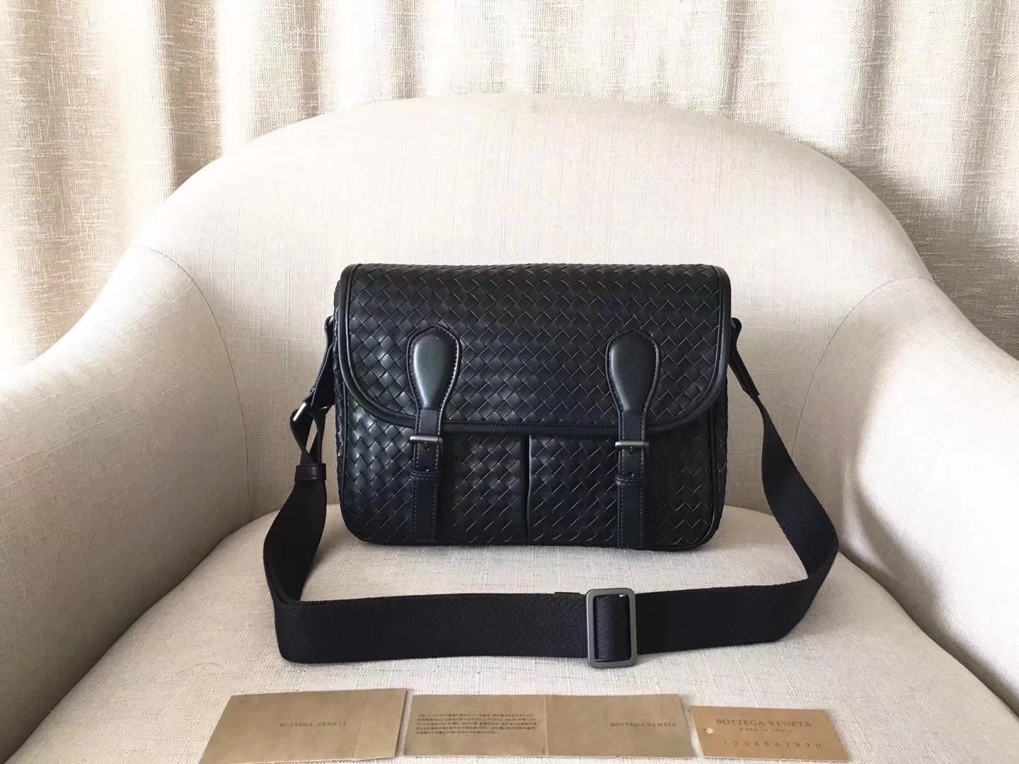 Bottega Veneta Men Messenger Bag Calf Leather Black