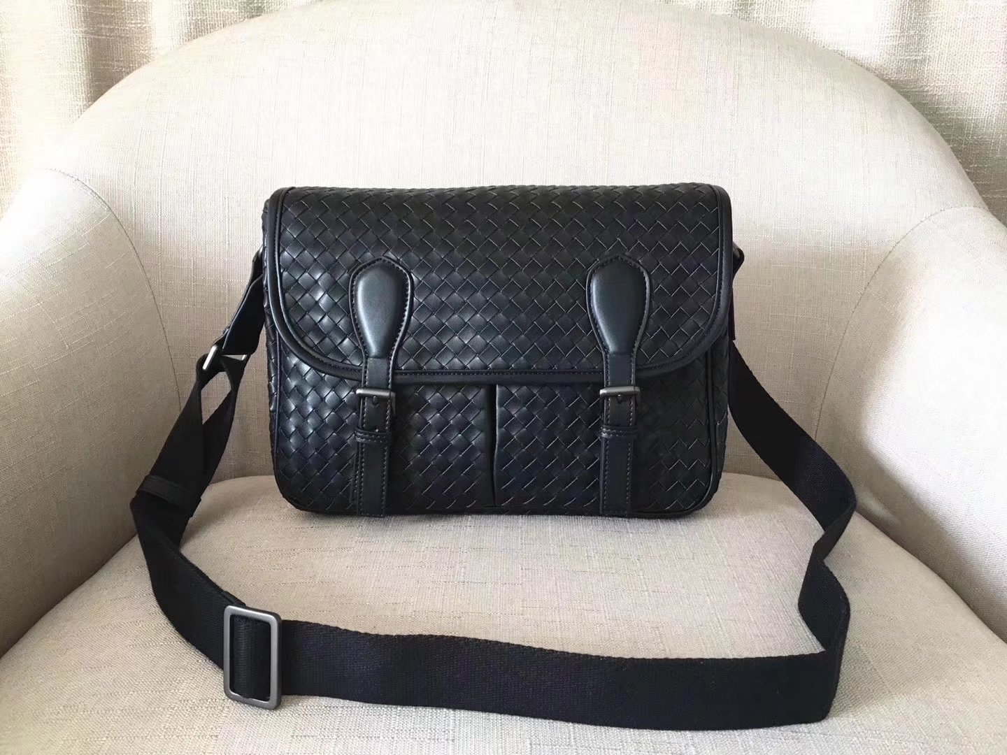 Bottega Veneta Men Messenger Bag Calf Leather Black