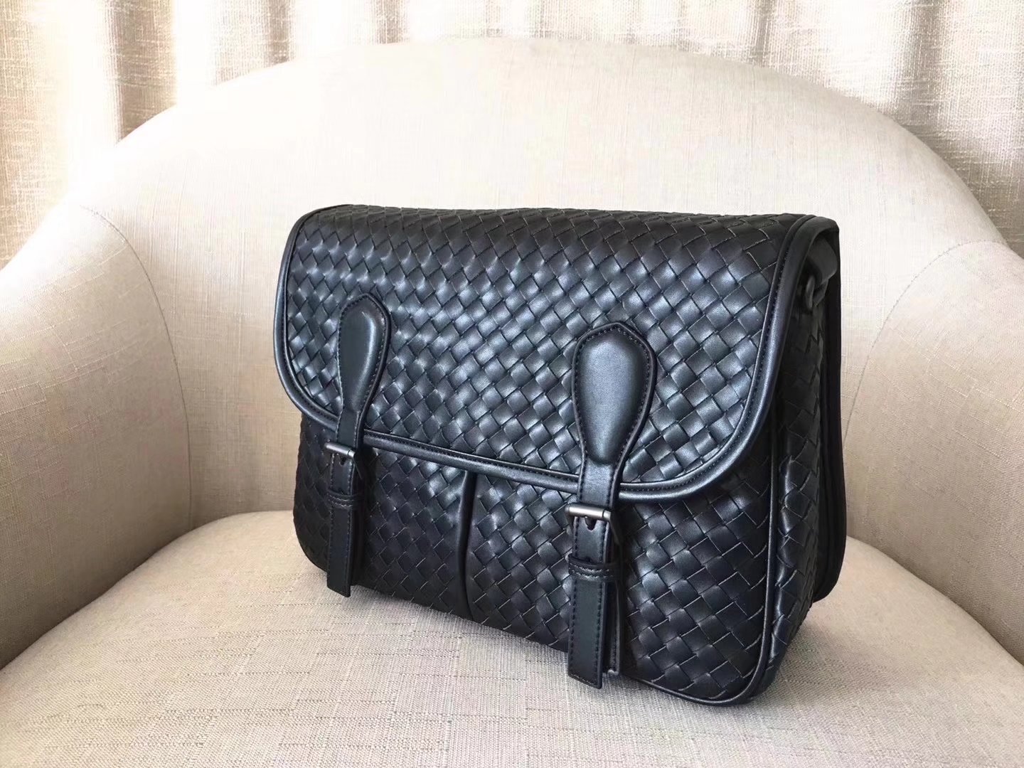 Bottega Veneta Men Messenger Bag Calf Leather Black