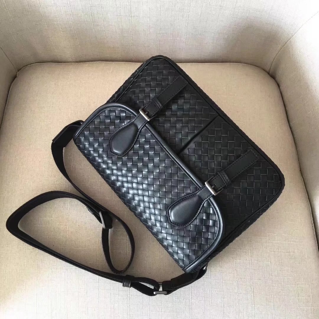 Bottega Veneta Men Messenger Bag Calf Leather Black