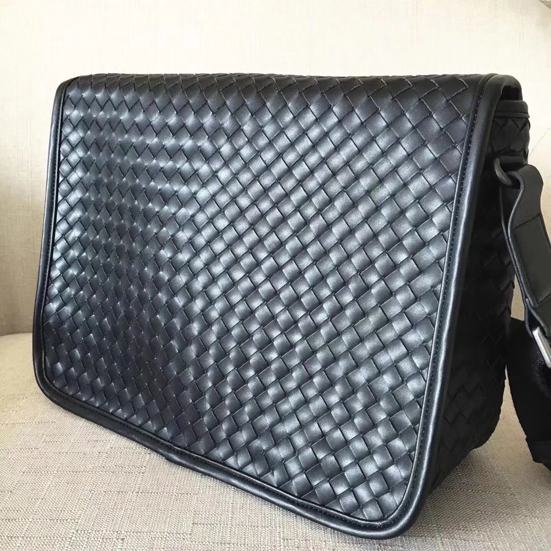 Bottega Veneta Men Messenger Bag Calf Leather Black