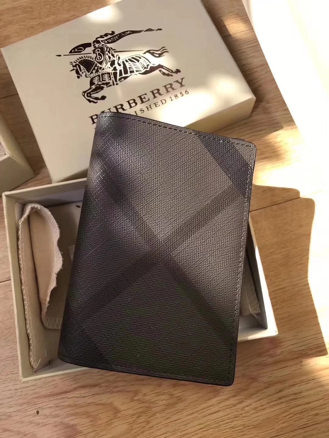 Burberry Men Leather Passport Case in Check Grey Black