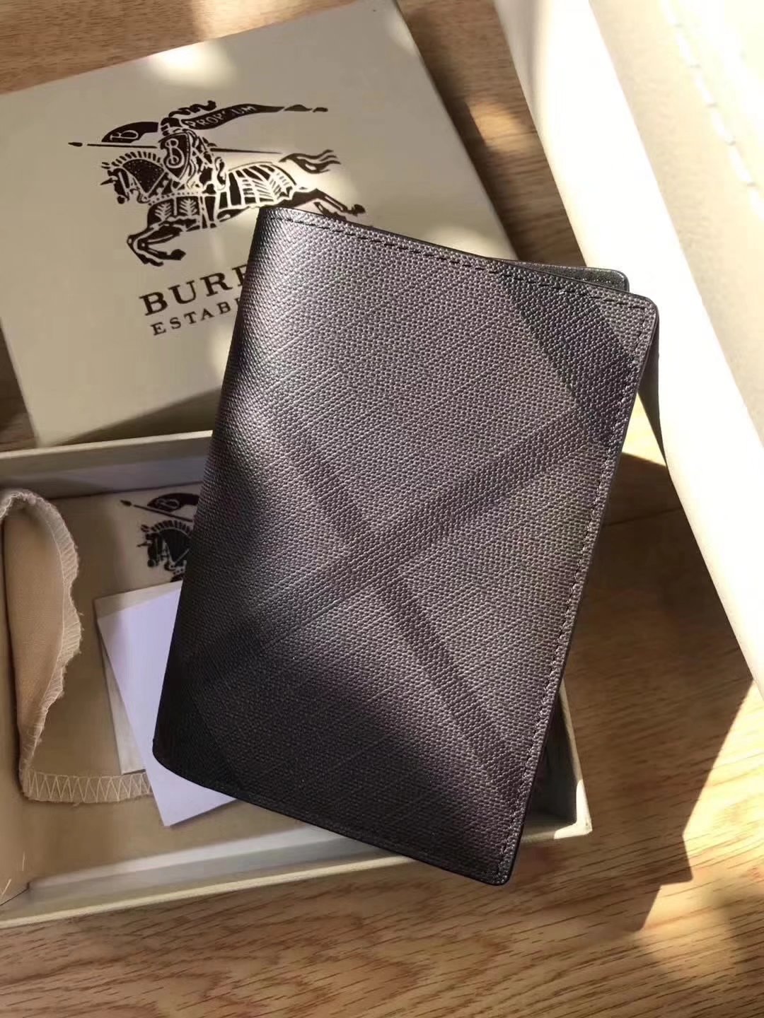 Burberry Men Leather Passport Case in Check Grey Black