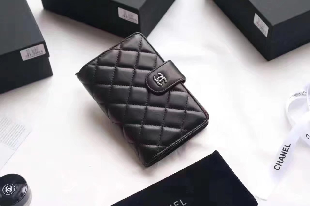 Chanel Women Black Leather Hasp Wallet With Silver