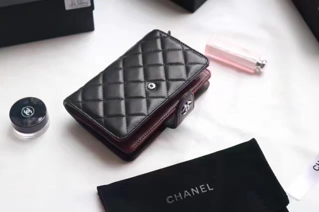 Chanel Women Black Leather Hasp Wallet With Silver