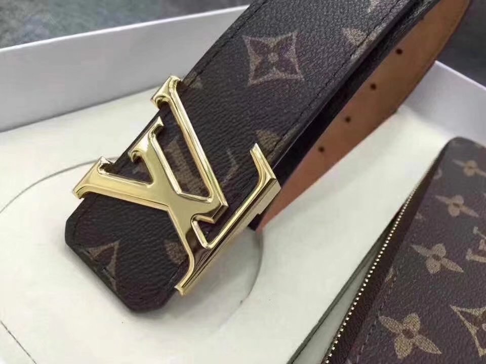 Cheap Louis Vuitton Men Reversible Leather Belt and Wallet 023