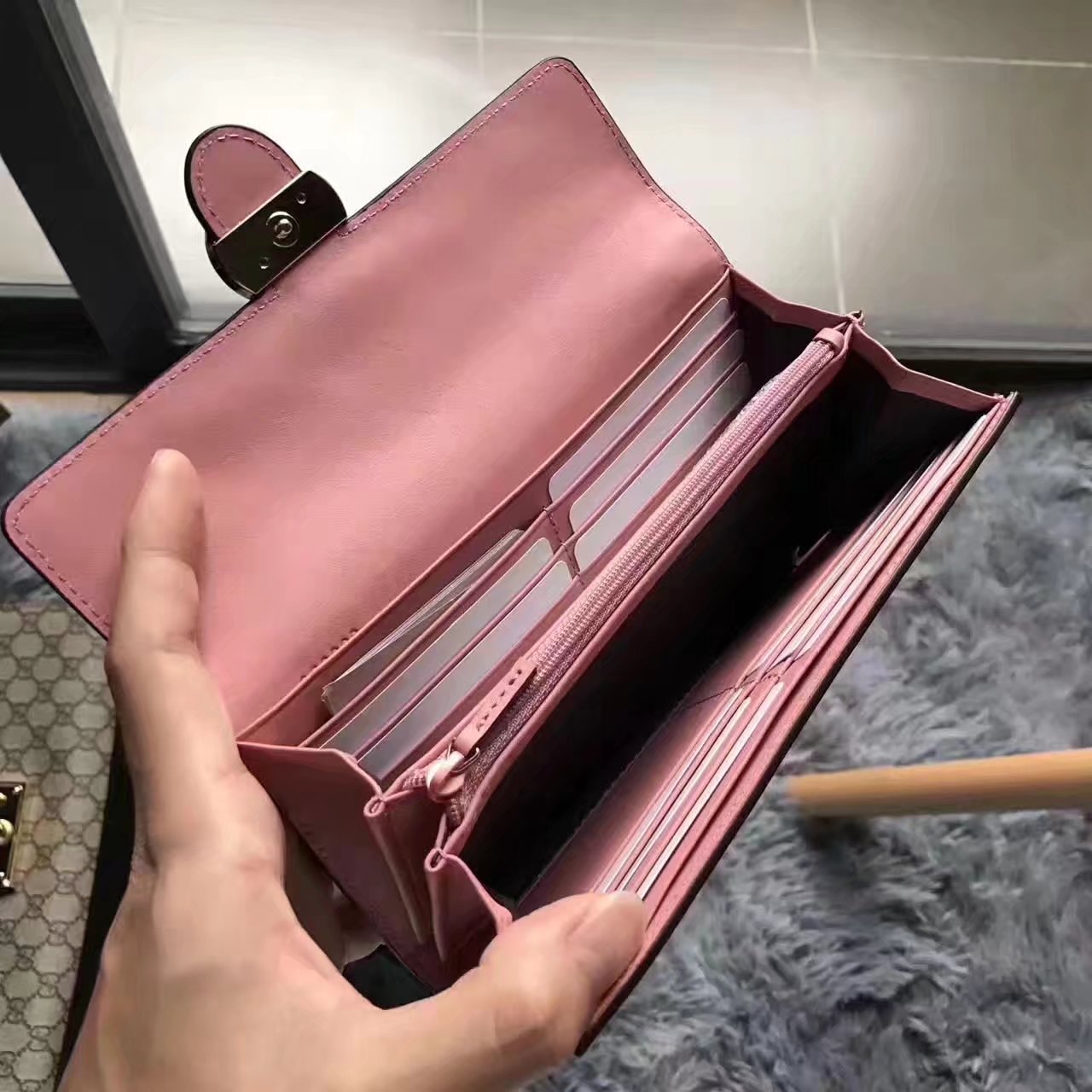 Gucci 369663 Lcon Gucci Signature Wallet Pink