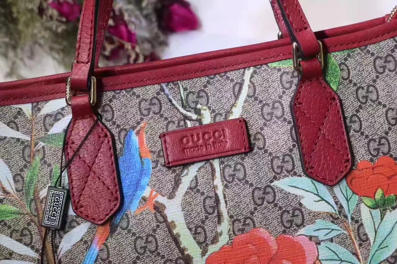 Gucci 429012 Soft GG Supreme Tote Red