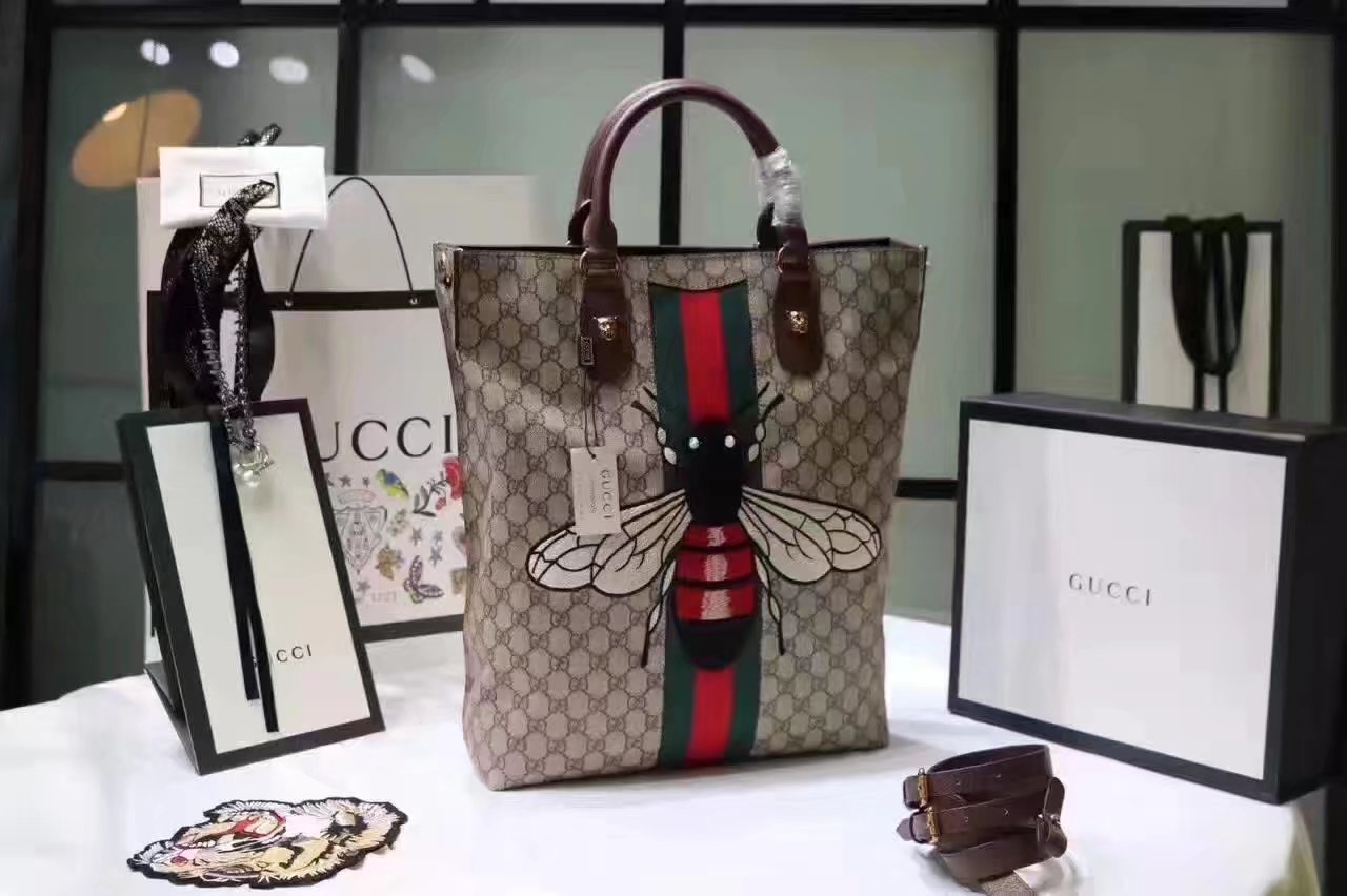 Gucci 437549 Web Animalier GG Supreme Tote With Bee