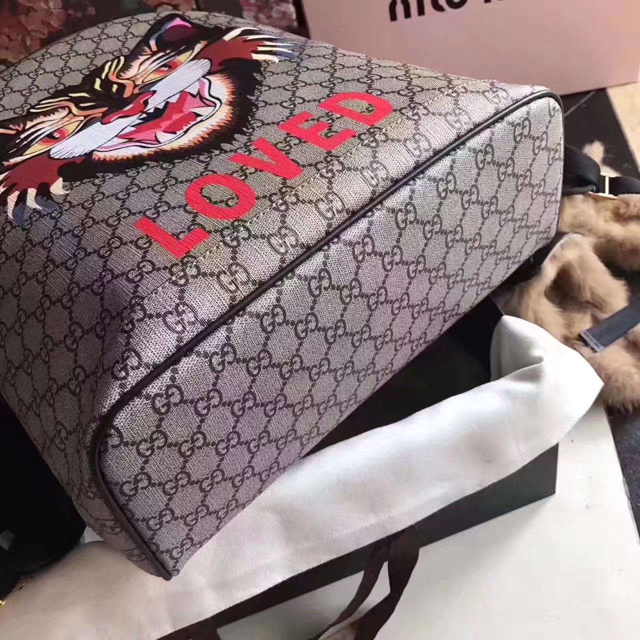 Gucci 443805 Angry Cat Print GG Supreme Backpack