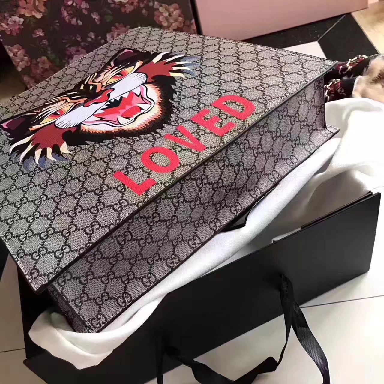 Gucci 450950 Angry Cat Print GG Supreme Tote Bag