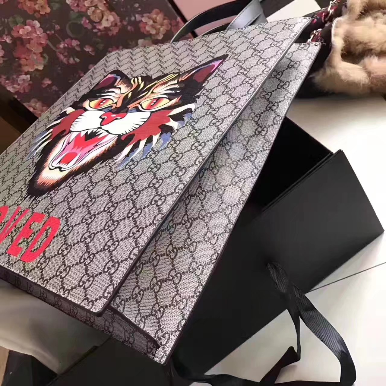 Gucci 450950 Angry Cat Print GG Supreme Tote Bag