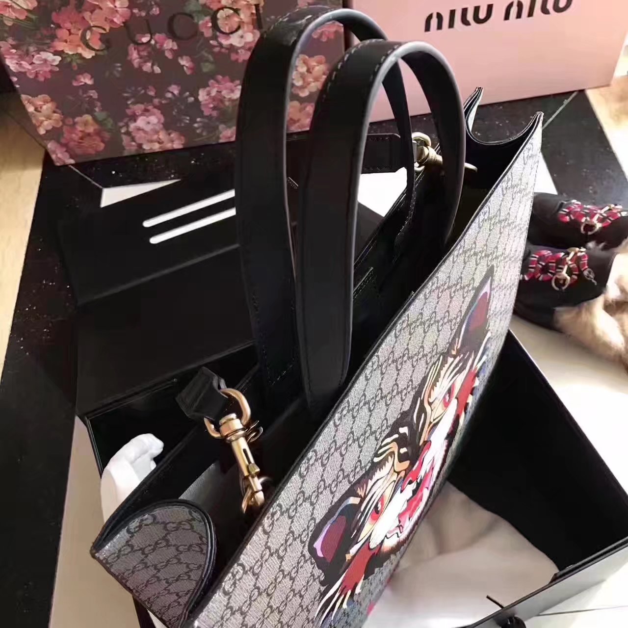 Gucci 450950 Angry Cat Print GG Supreme Tote Bag