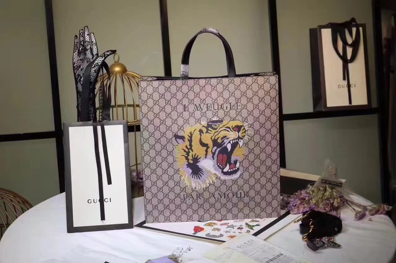 Gucci 450950 Tiger Print Soft GG Supreme Tote