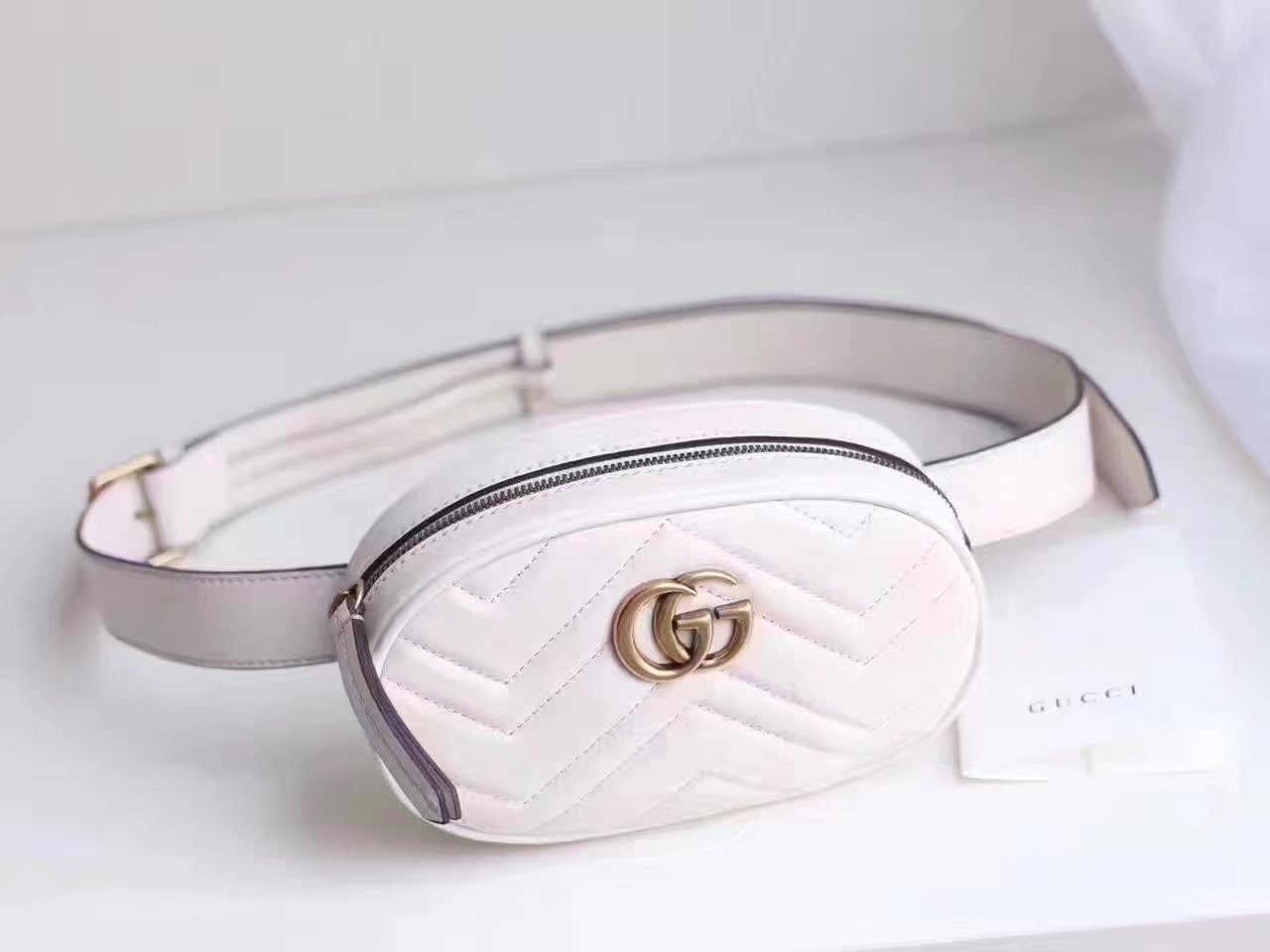 Gucci 476434 GG Marmont Matelass茅 Leather Belt Bag White