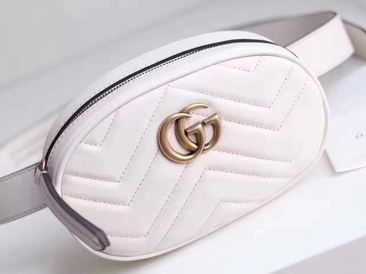 Gucci 476434 GG Marmont Matelass茅 Leather Belt Bag White