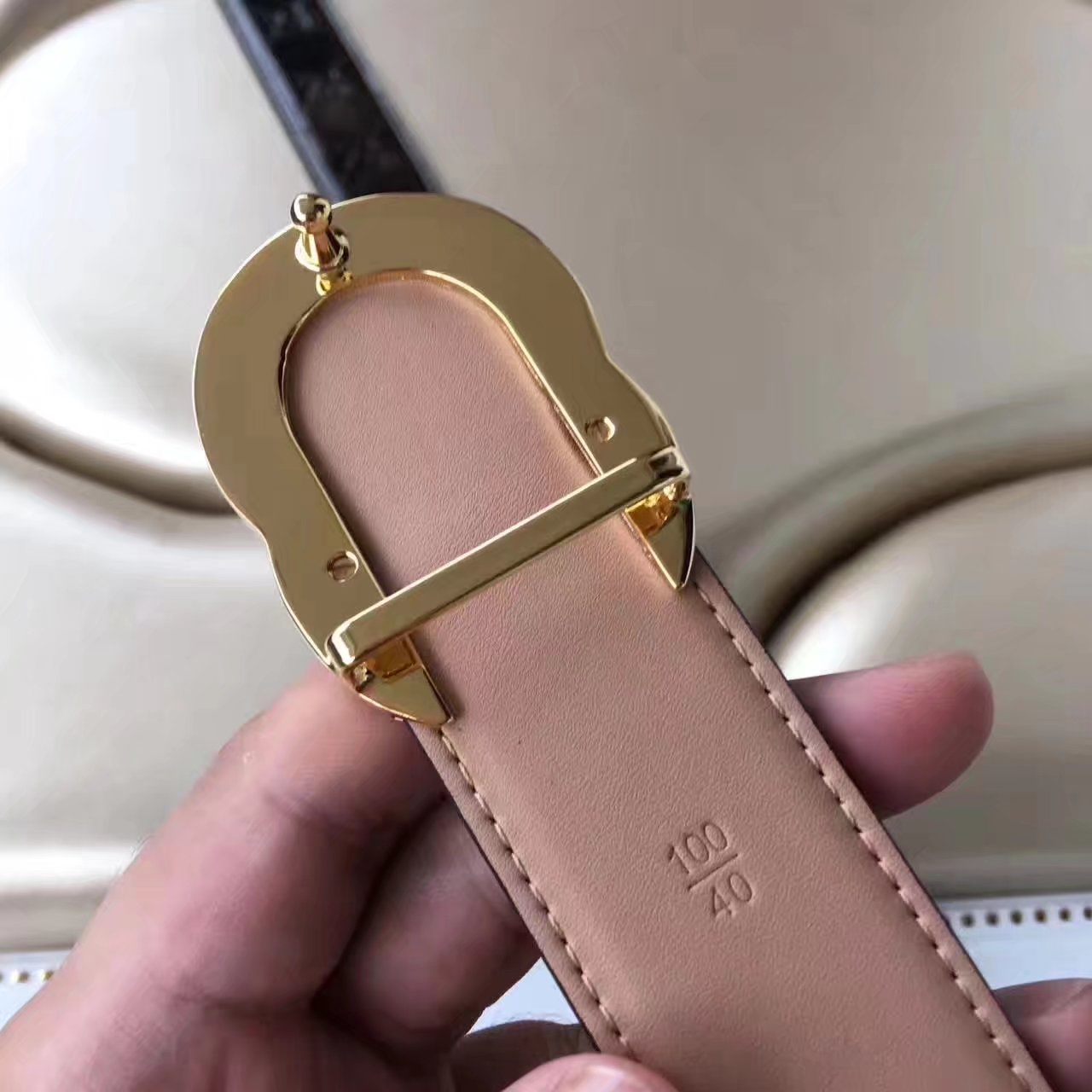 Gucci Leather Blet With Gold Double G Buckle 004