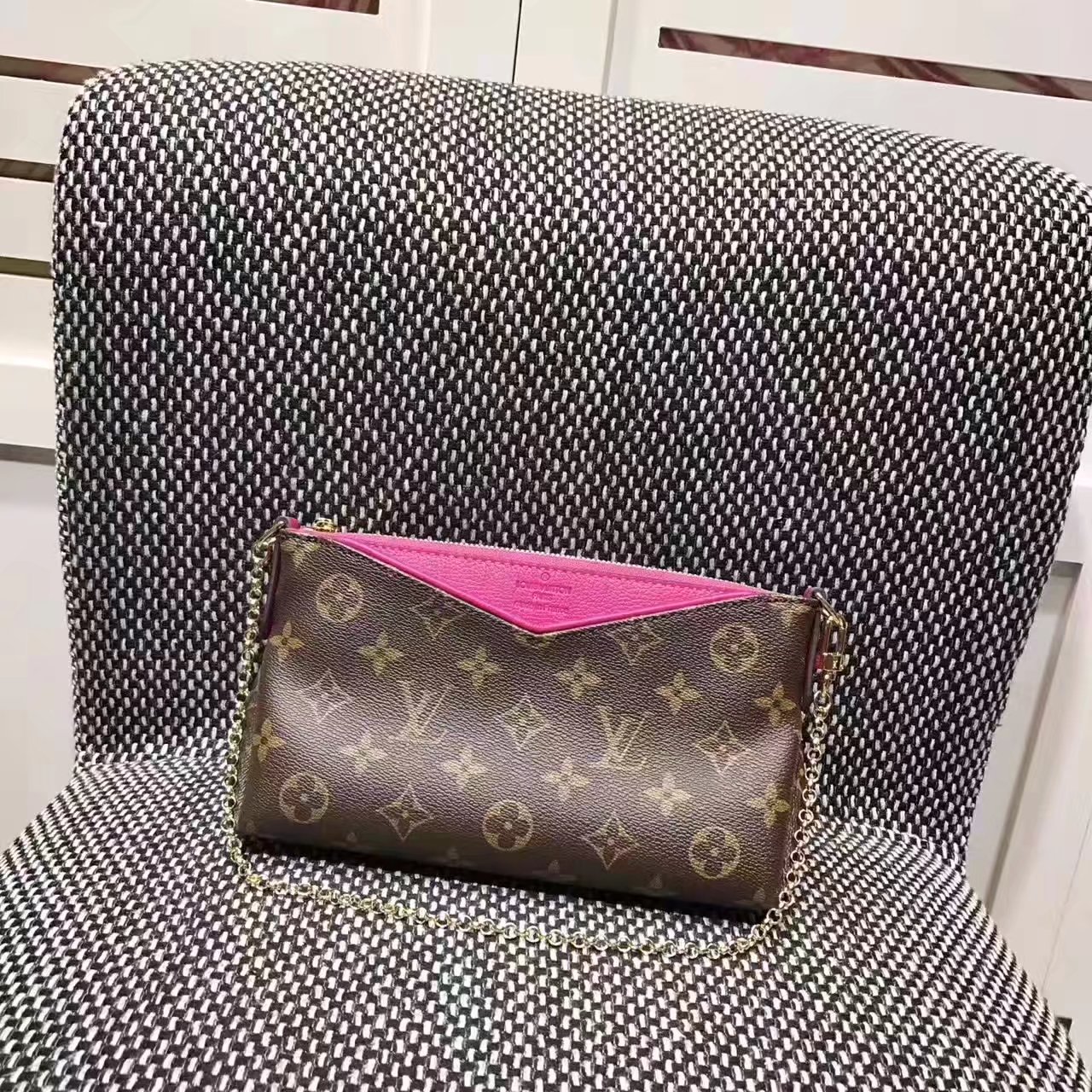 Louis Vuitton M41483 Pallas Clutch Pink