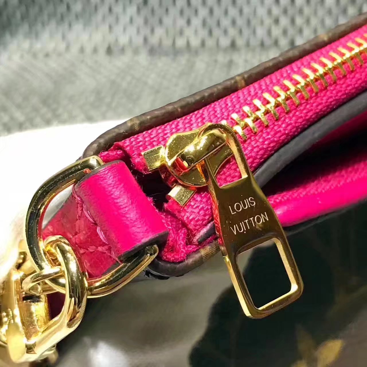 Louis Vuitton M41483 Pallas Clutch Pink