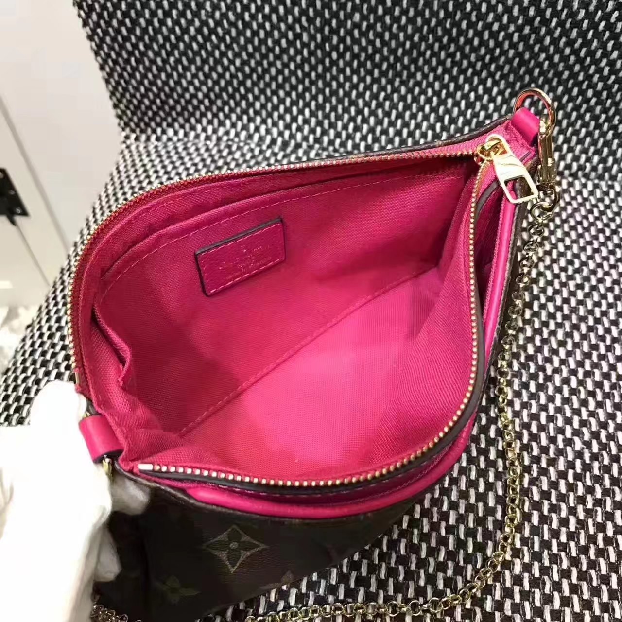 Louis Vuitton M41483 Pallas Clutch Pink