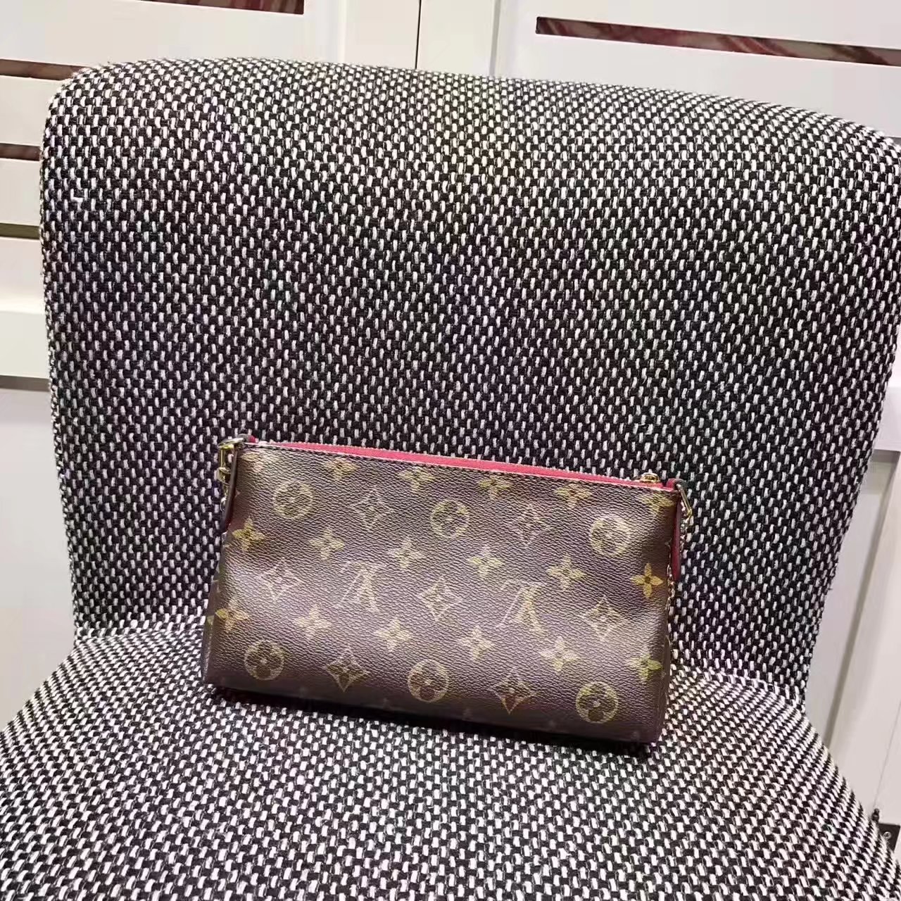 Louis Vuitton M41638 Pallas Clutch Cherry