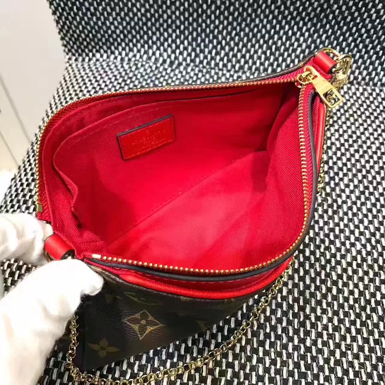 Louis Vuitton M41638 Pallas Clutch Cherry