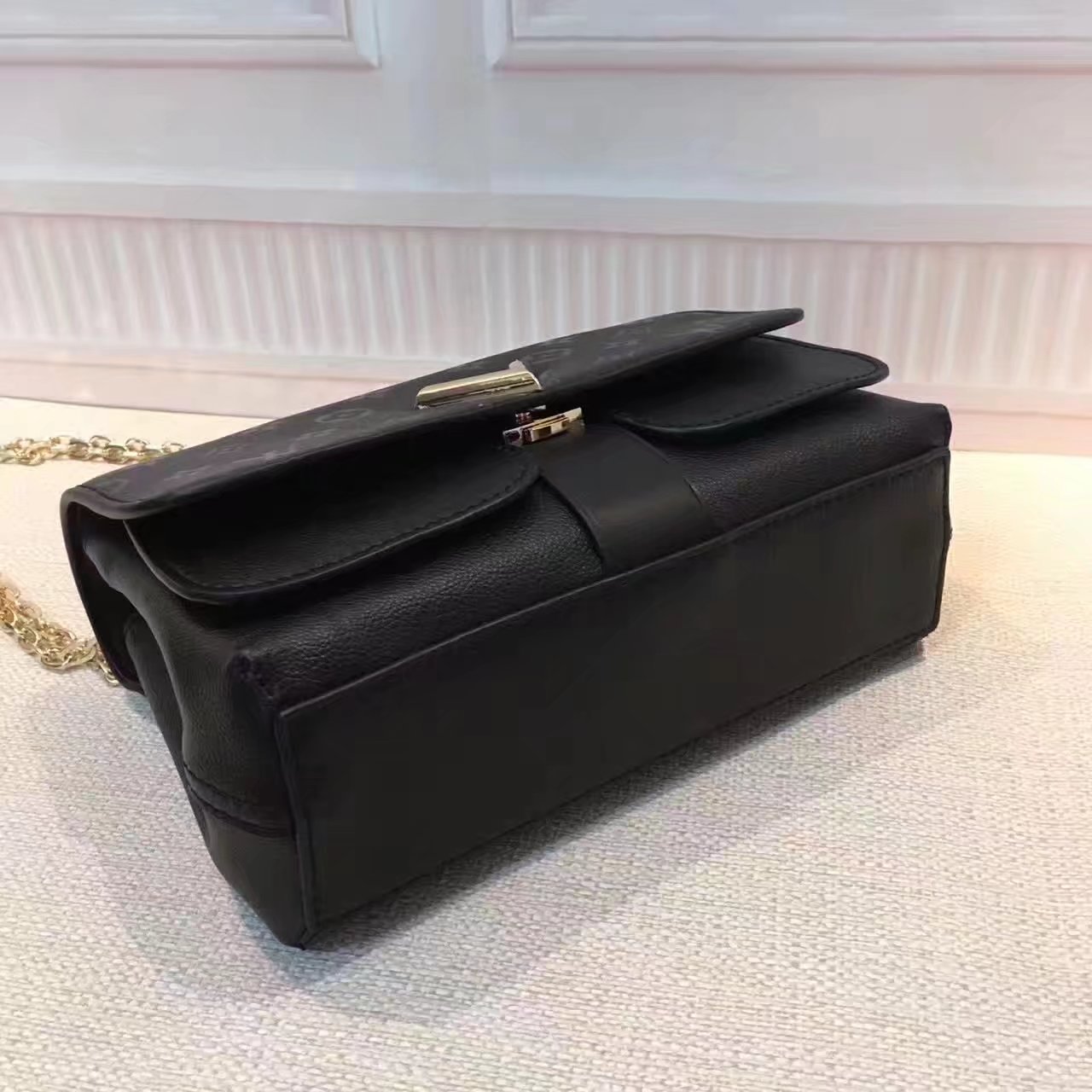 Louis Vuitton M42899 Very Chain Bag Black