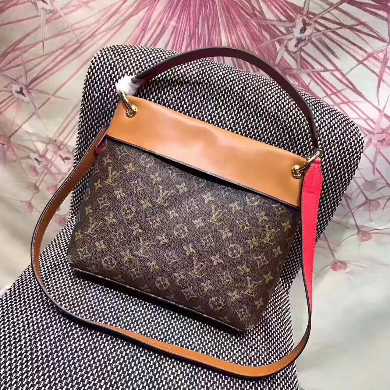 Louis Vuitton M43157 Tuileries Besace Monogram Canvas Caramel