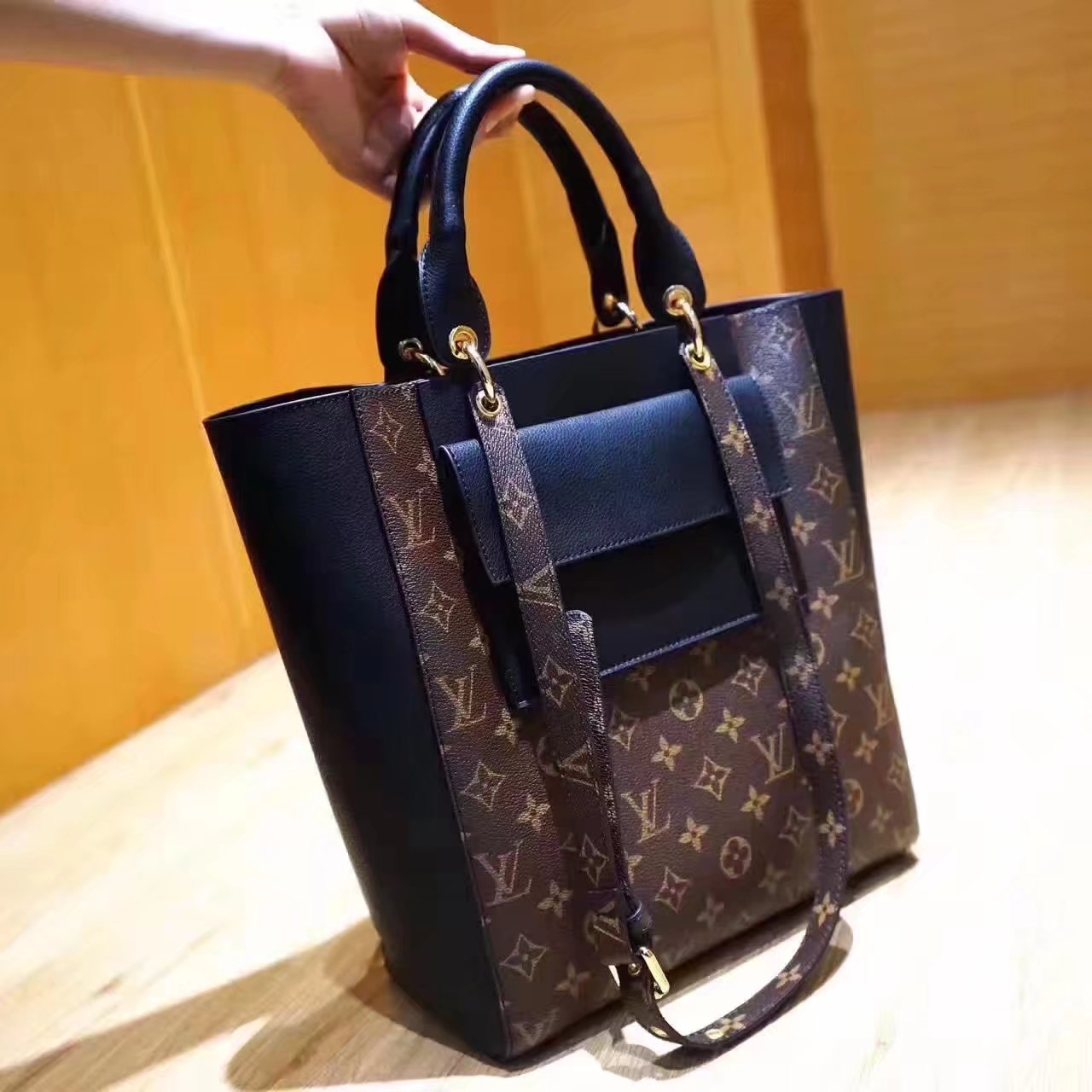 Louis Vuitton M43811 Leather Shopping Bag Black