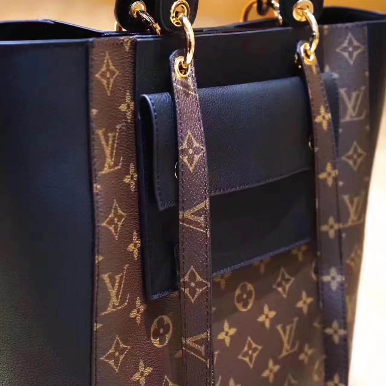 Louis Vuitton M43811 Leather Shopping Bag Black