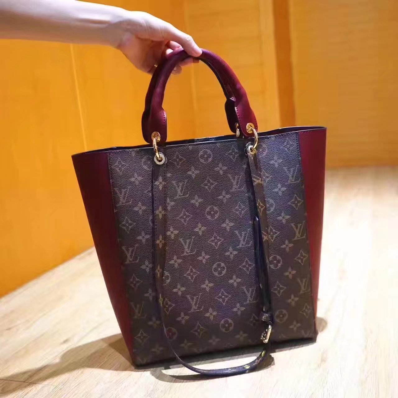 Louis Vuitton M43811 Leather Shopping Bag Red