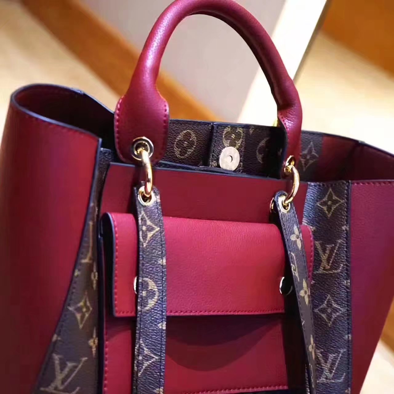 Louis Vuitton M43811 Leather Shopping Bag Red