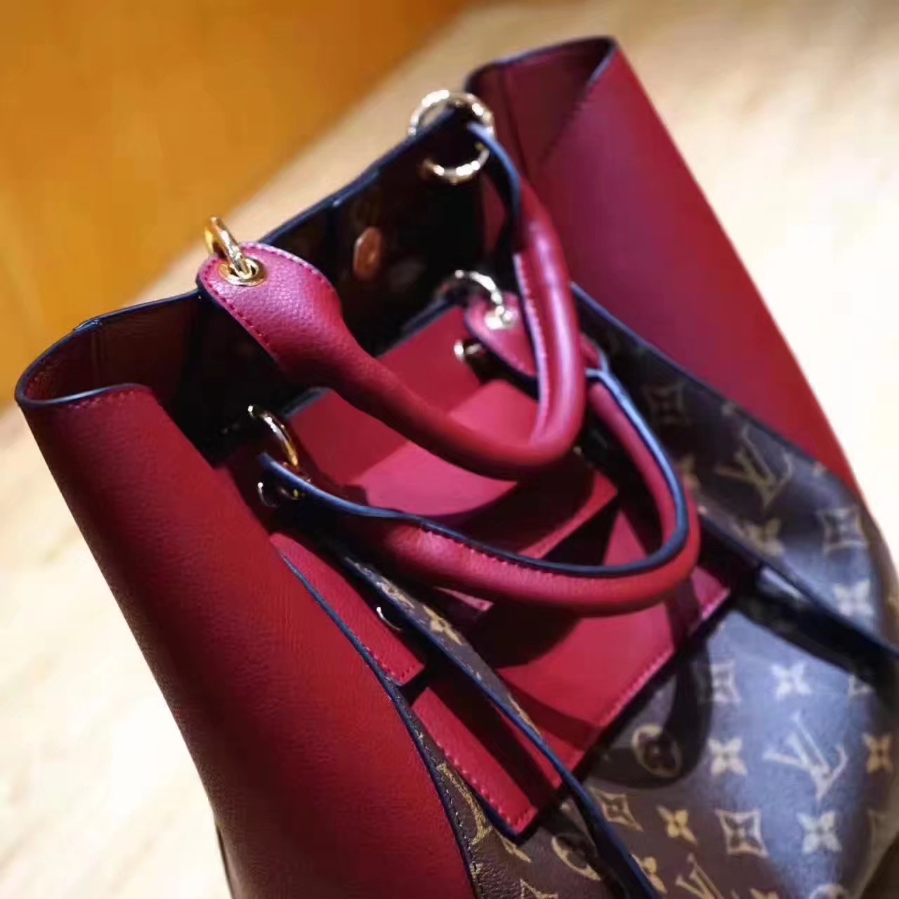 Louis Vuitton M43811 Leather Shopping Bag Red