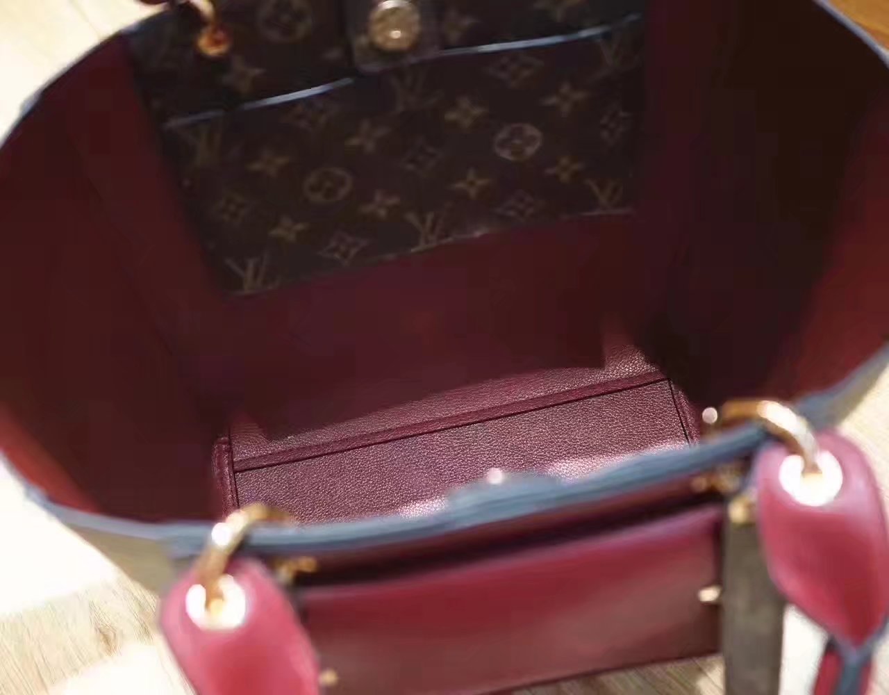 Louis Vuitton M43811 Leather Shopping Bag Red