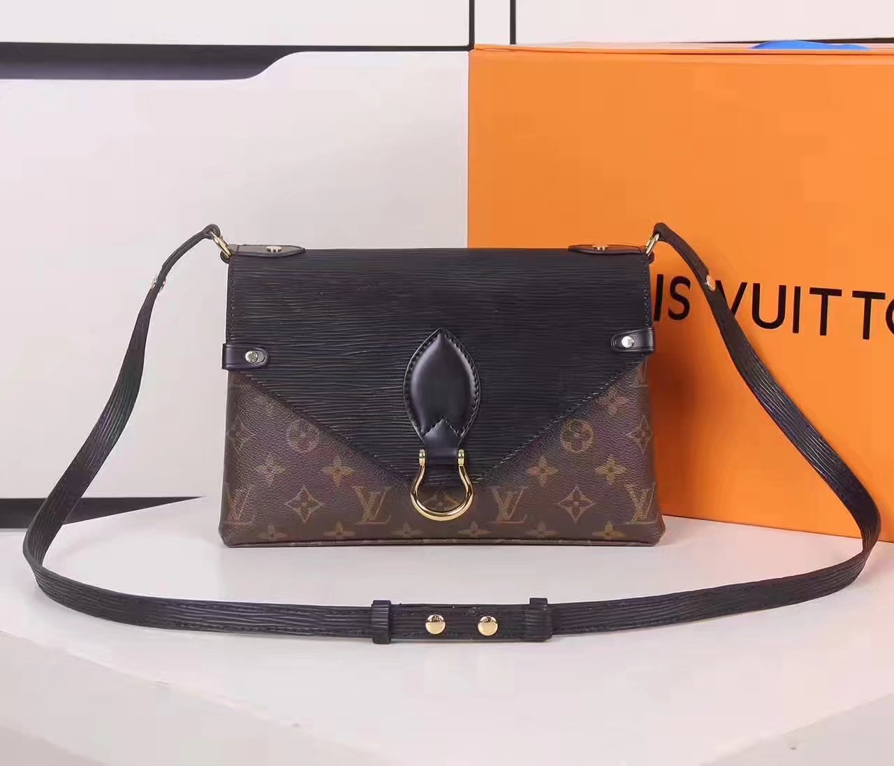 Louis Vuitton M44030 Saint Michel Magnetic Flap Shoulder Bag Balck