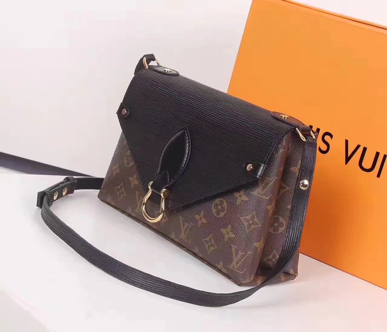 Louis Vuitton M44030 Saint Michel Magnetic Flap Shoulder Bag Balck