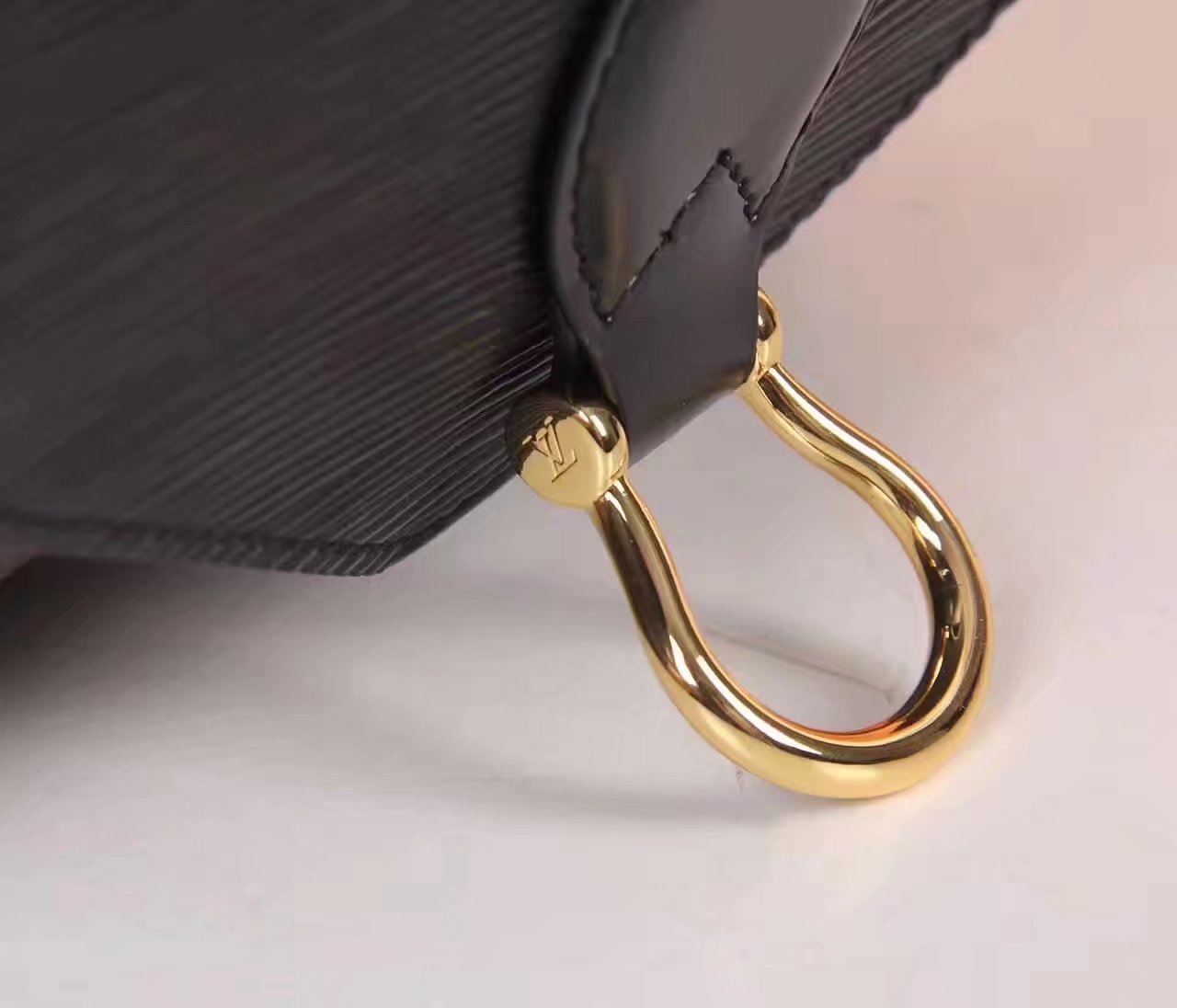 Louis Vuitton M44030 Saint Michel Magnetic Flap Shoulder Bag Balck