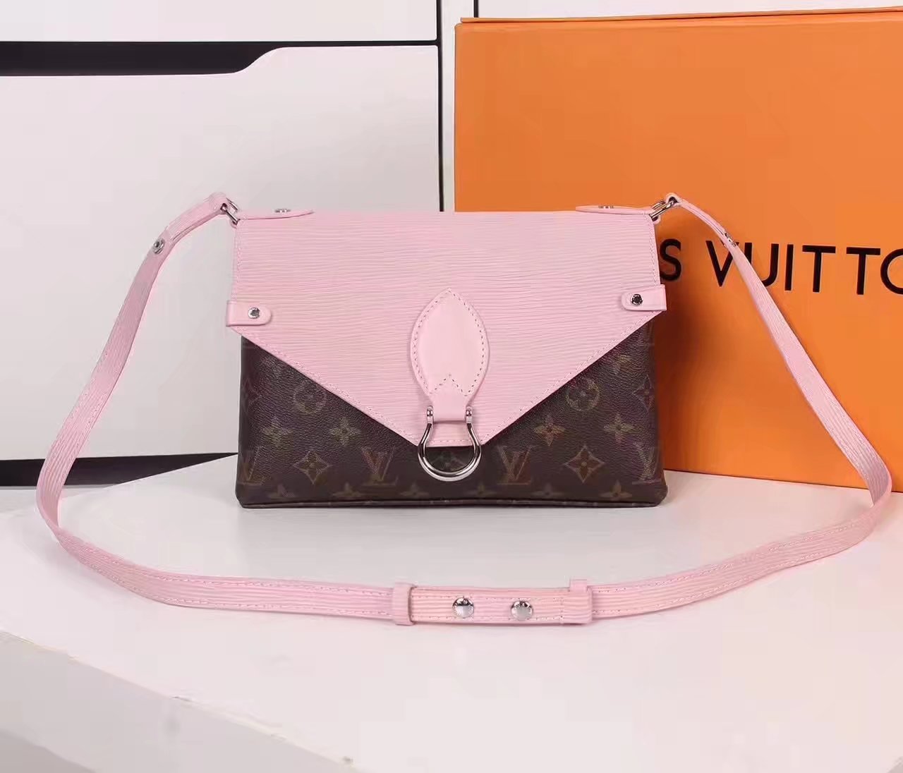 Louis Vuitton M44033 Saint Michel Magnetic Flap Shoulder Bag Pink