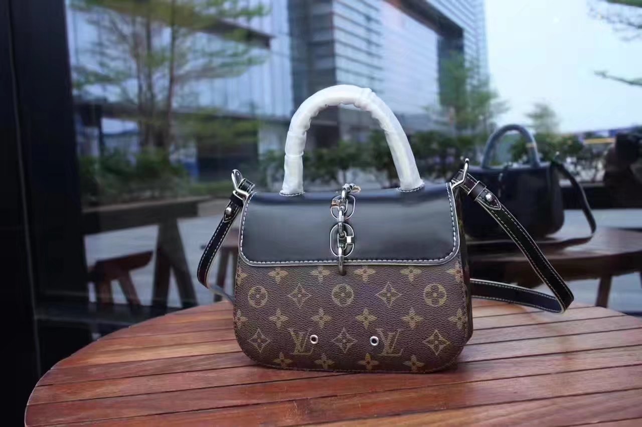 Louis Vuitton M44115 Chain It Bag PM Monogram Canvas