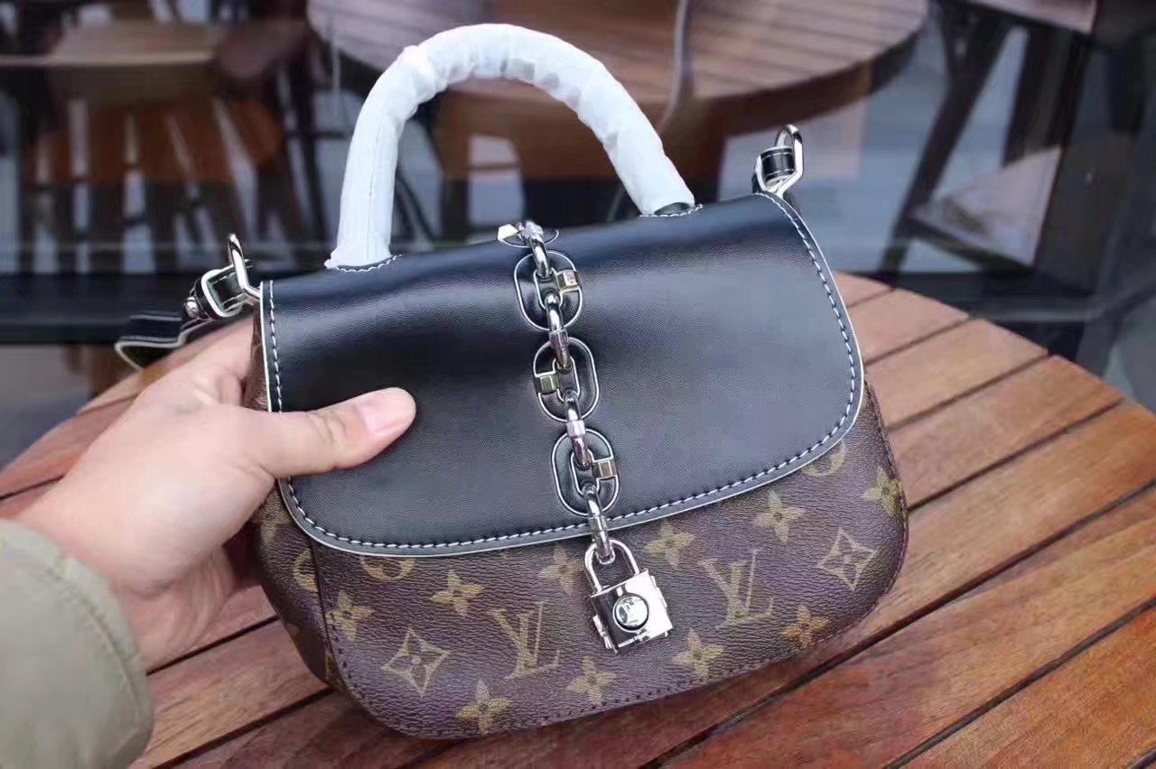 Louis Vuitton M44115 Chain It Bag PM Monogram Canvas