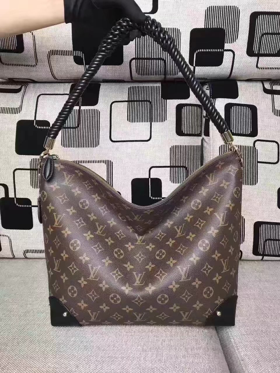 Louis Vuitton M44130 Triangle Softy Canvas Exterior