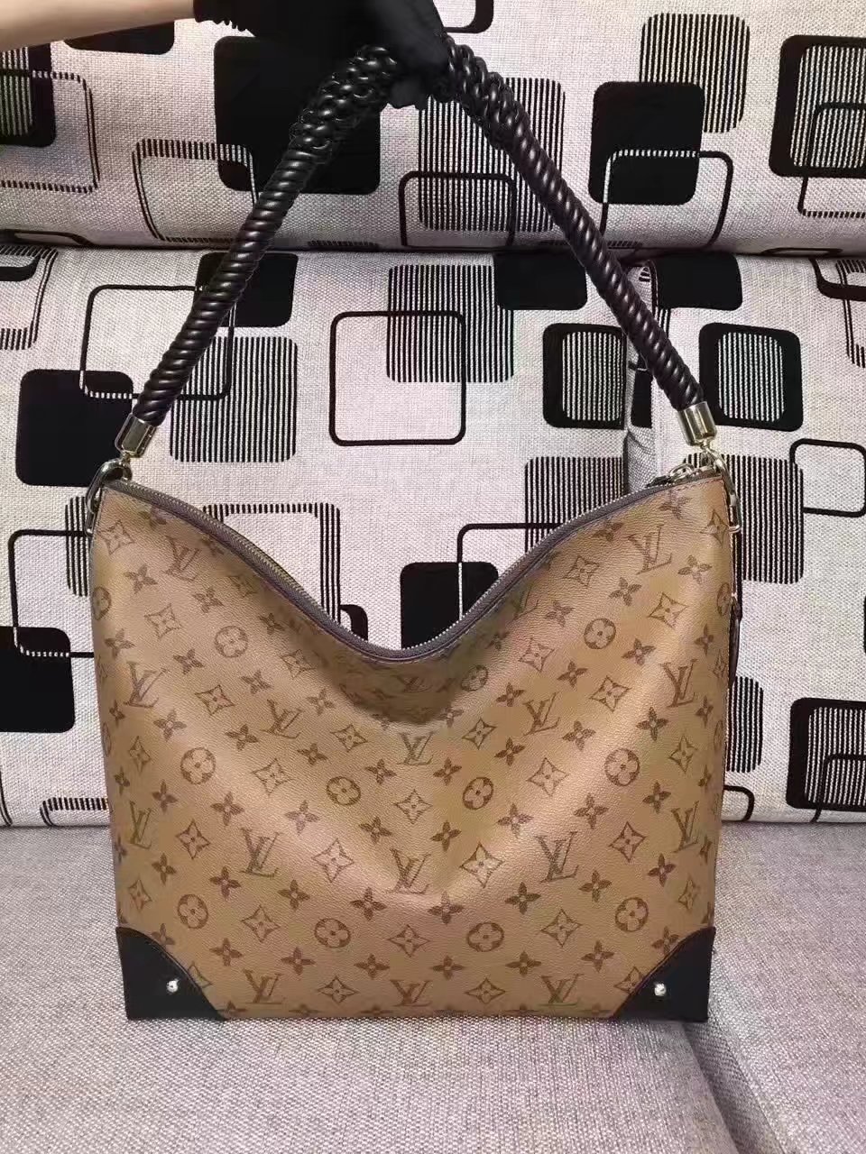 Louis Vuitton M44130 Triangle Softy Canvas Exterior