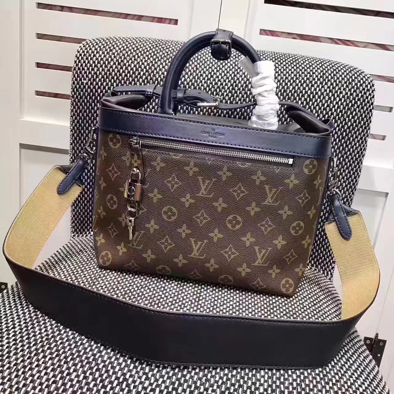 Louis Vuitton M52008 City Cruiser PM Shoulder Bag