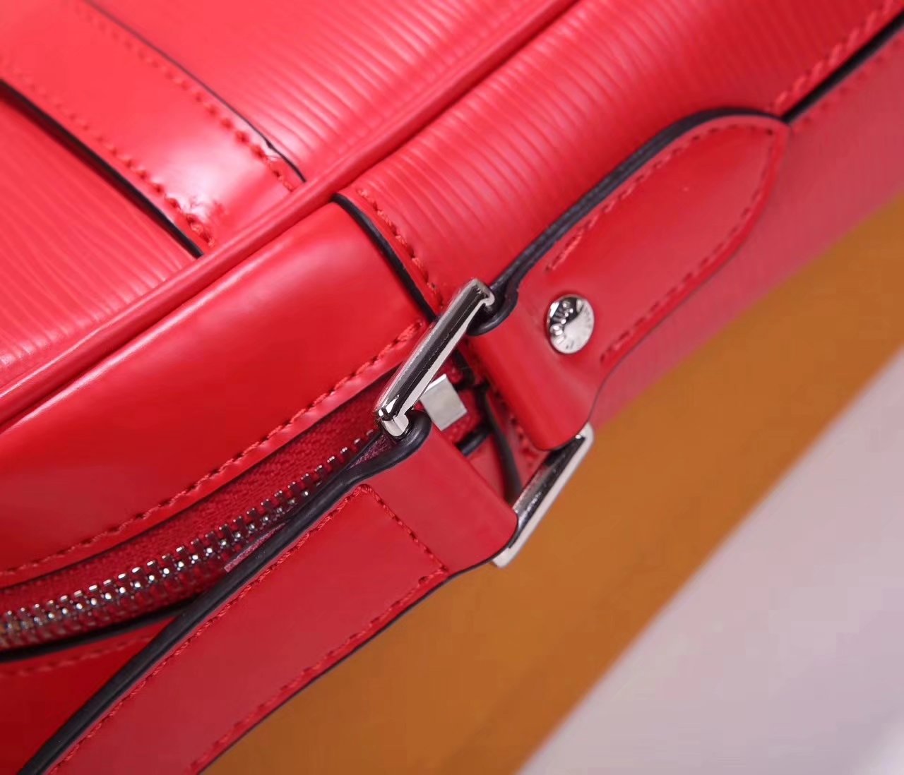 Louis Vuitton M53417 Men Supreme Shoulder Bag Epi Leather Red