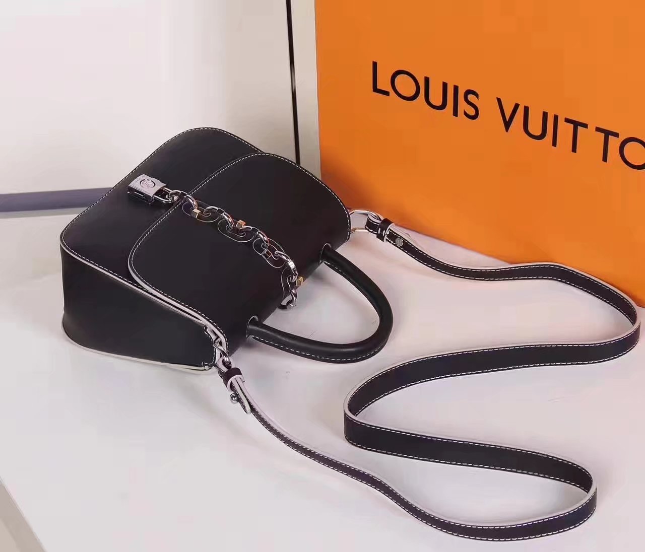 Louis Vuitton M54620 Chain it Bag Pistache Black