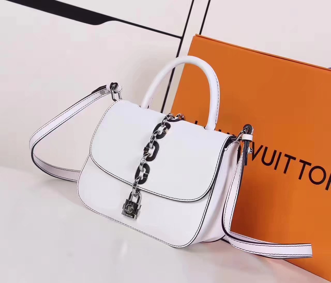 Louis Vuitton M54620 Chain it Bag Pistache White