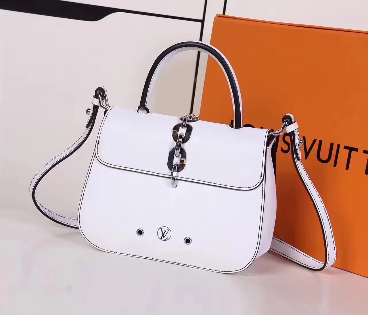 Louis Vuitton M54620 Chain it Bag Pistache White