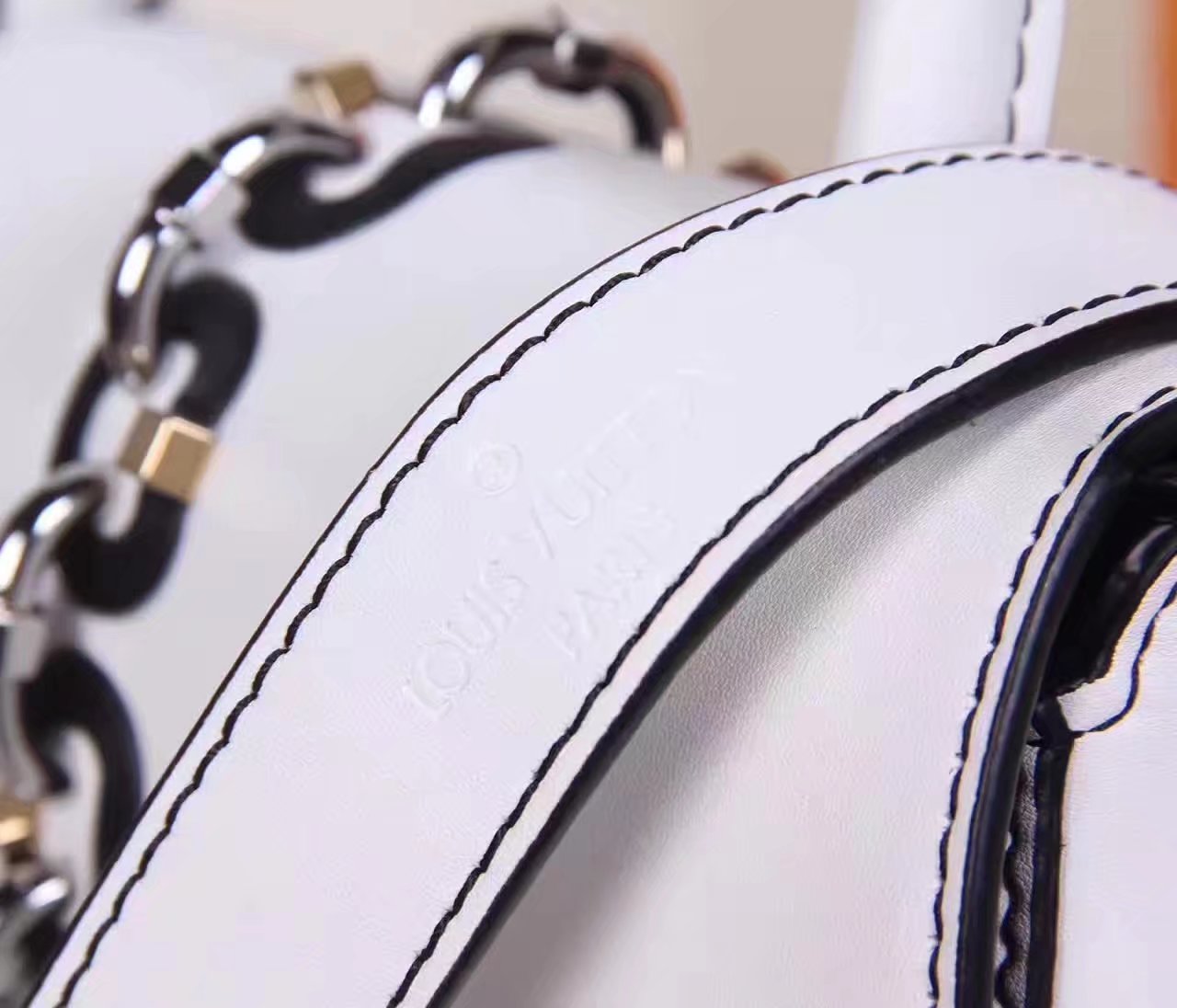 Louis Vuitton M54620 Chain it Bag Pistache White